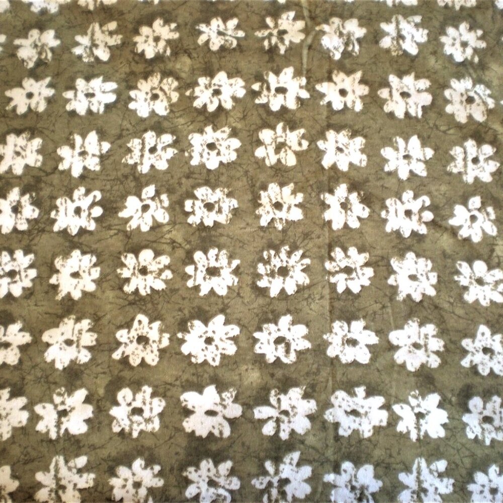 DESIGNER JBJ WHITE FLOWERS ON GREEN FLORAL COTTON FABRIC 83" L 57.5" W